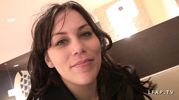 Młoda Brunetka Brutalnie Rżnięta W Dupę I Pięściana