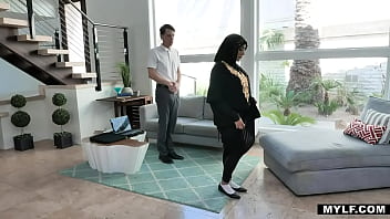 Dojrzała Suka Kylie Kingston Rwie Się Do Młodego Kutasa