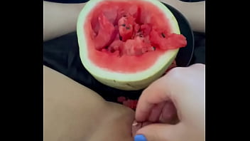 Arbuz Mnoży Orgazmy Domowej Roboty – Pełny Arabski Długi Porno Film 2025 – Najlepsze Saudyjskie Amatorki – Arabska Śnieżka Zboczone Masturbacje – Ekstremalny Fetysz Jedzenia – Owoc W Ciasnej Cipce Nastolatki – Dziewczyna Z Los Angeles Usa