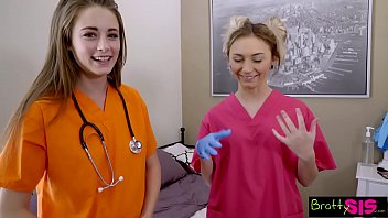 Rozpieszczona Siostrzyczka – Mała Przyrodnia Siostra Pielęgnuje Mojego Kutasa S8:e10